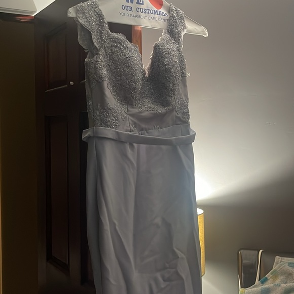 Gown size 6 color is called ice - Picture 4 of 7